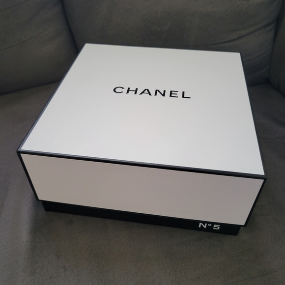 Chanel No 5 EDP 3.4oz Spray & Bath Soap Signature Box Gift Set NEW - Picture 7 of 8